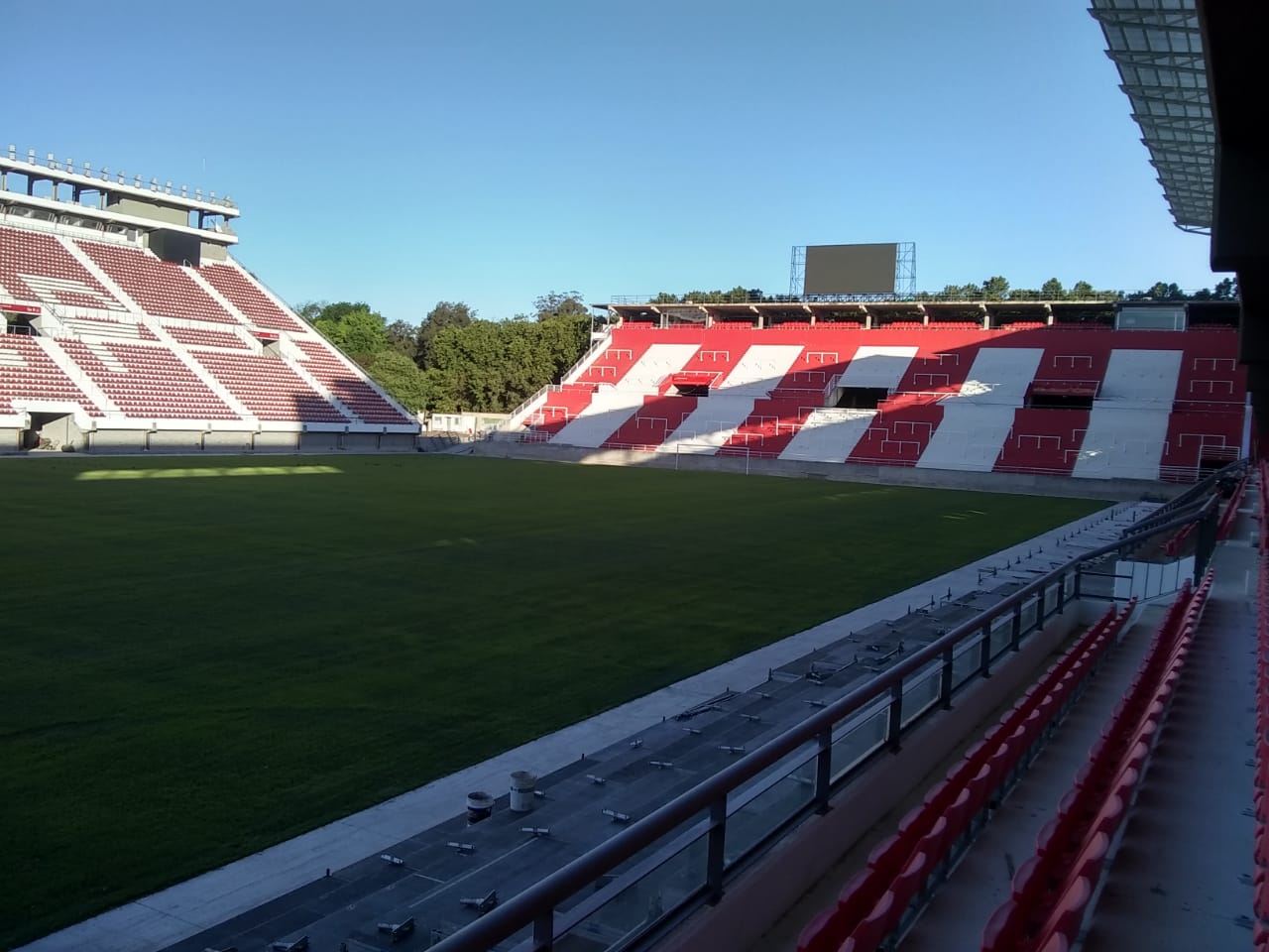 Estadio Jorge Luis Hirschi, La Plata